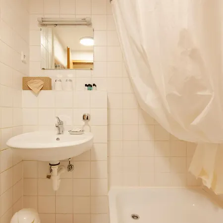 Mitte 26m2 - U-bahn Leopoldplatz By *